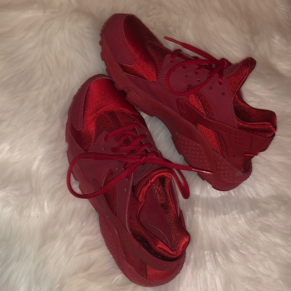 Red Nike huarache's